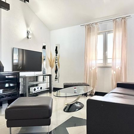 Villa Andrijana - Exclusively Yours - Family Getaway With Private Pool Kaštela Екстериор снимка