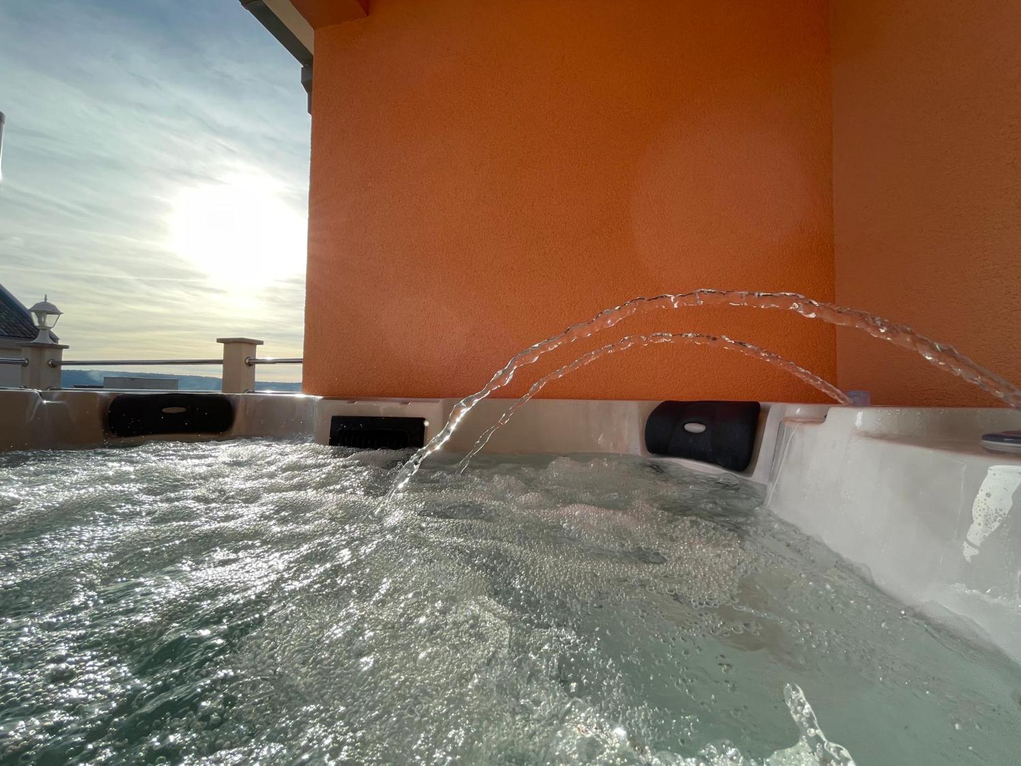 Villa Andrijana - Exclusively Yours - Family Getaway With Private Pool Kaštela Екстериор снимка