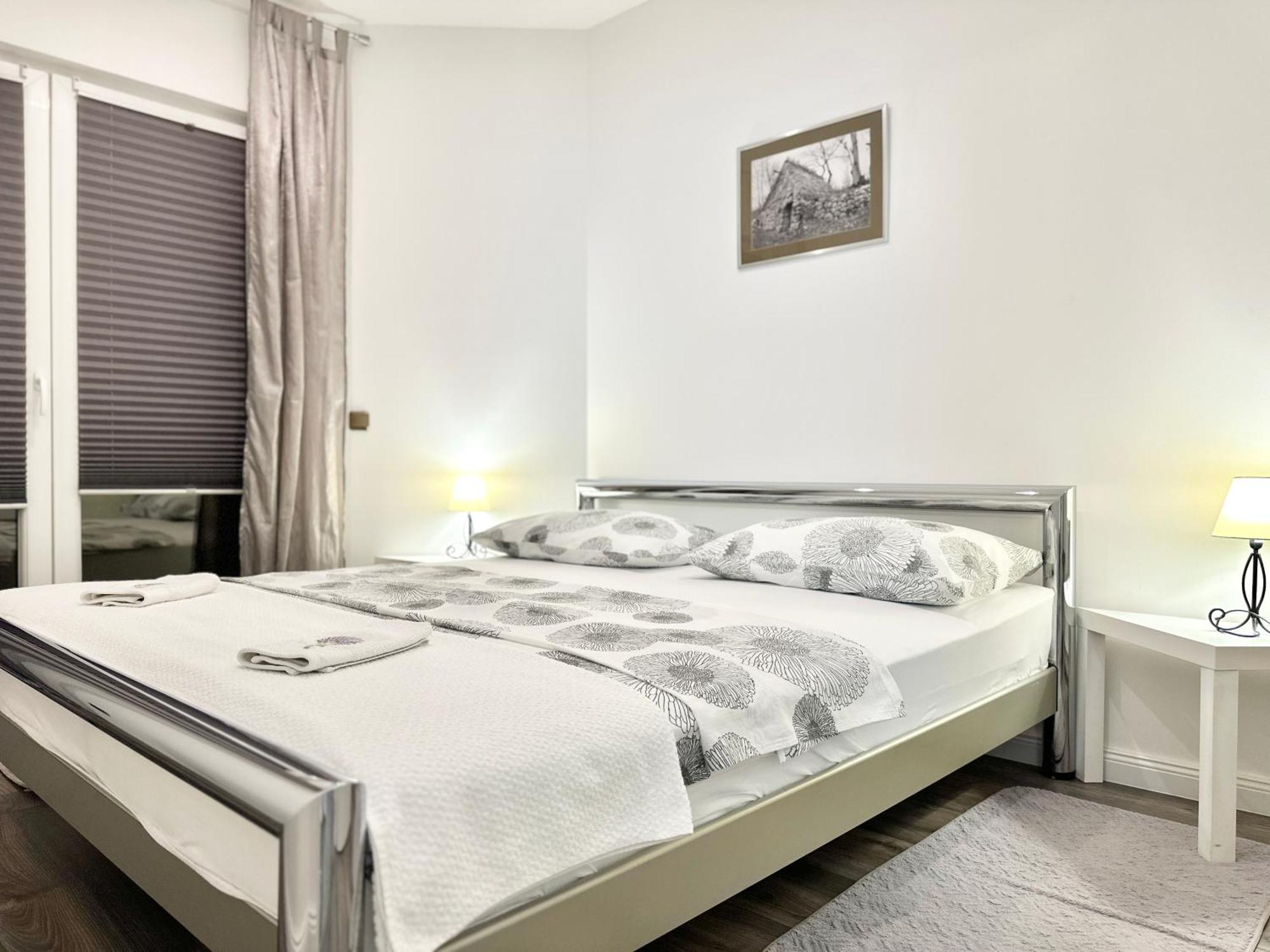 Villa Andrijana - Exclusively Yours - Family Getaway With Private Pool Kaštela Екстериор снимка